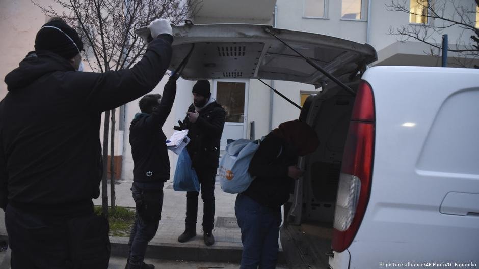 Police near the Evros River in Greece detain migrants in early March | Photo: DW/F. Schmitz