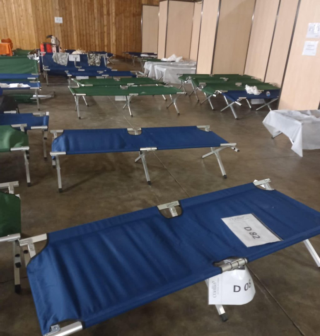 
به گفته سازمان‌های امدادی، از جمله ۶۰۰ بستر فراهم شده در مرکز مخصوص مهاجران اوکراینی در پورت دو ورسای، تعداد زیادی شب‌ها خالی هستند. . عکس از  La Chapelle debout