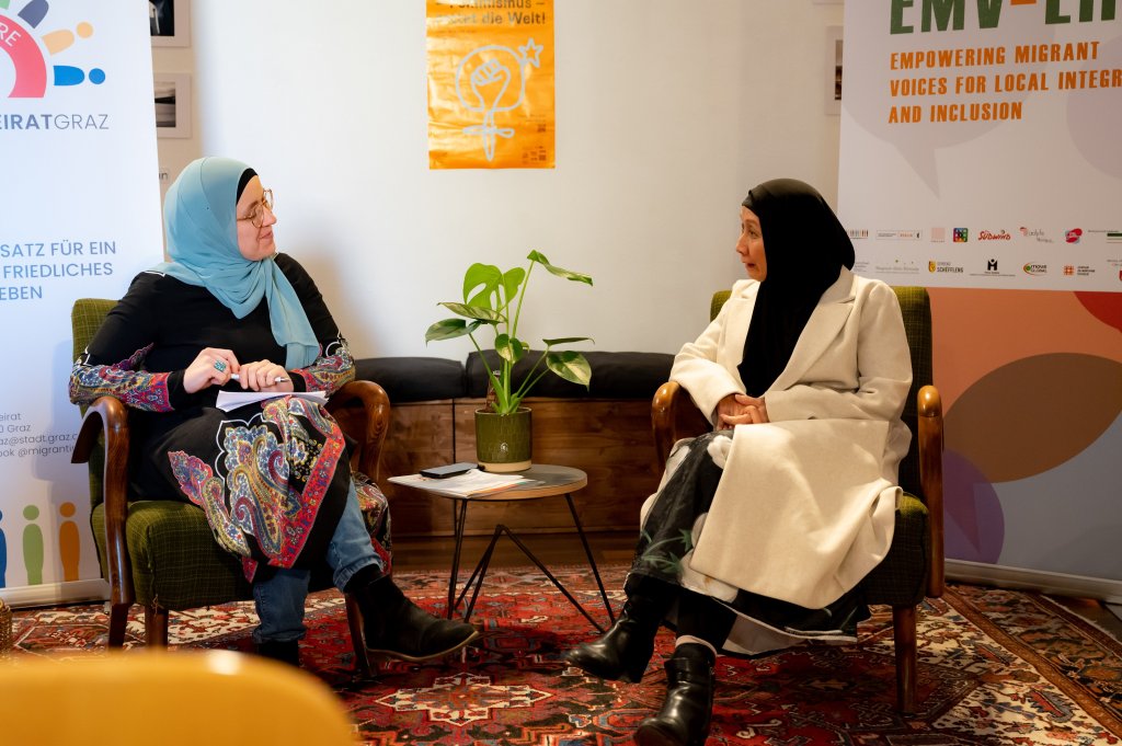 Senida Alibegović (left, employee at the Migrant's Advisory Council Graz) and Endah Ebner (right, council member) The Migrant's Advisory Council gives a voice to migrants | Photo: Alfred Wachter