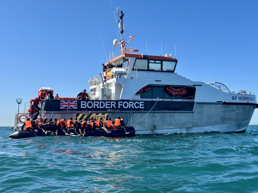 Les garde-côtes britanniques portent secours aux migrants dans la Manche, le 23 juin 2024. Crédit : Marlène Panara/InfoMigrants