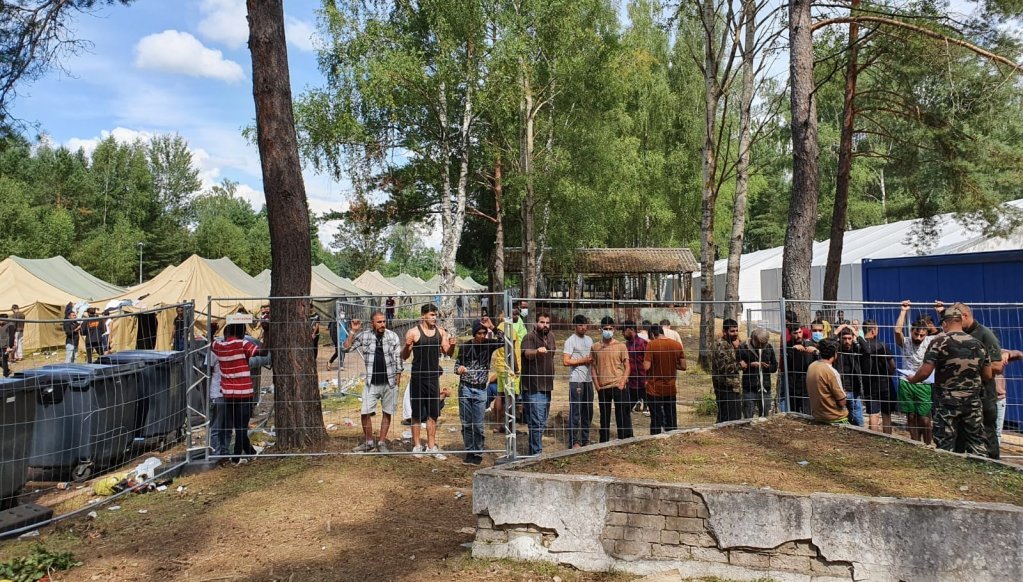 أكثر من 300 شخص، غالبيتهم من العراقيين، معتقلون في مخيم رودنينكاي في ليتوانيا 
