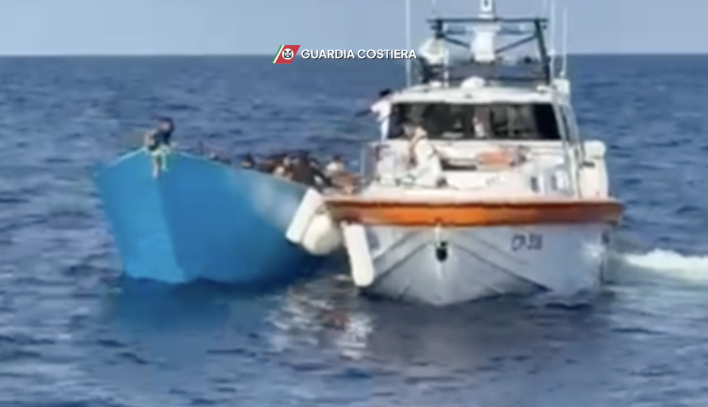 The Italian Coast Guard also confirmed the rescue of 91 people off the coast of Lampedusa on October 19, 2205 |  Photo: Screenshot from video provided by the Italian Coast Guard