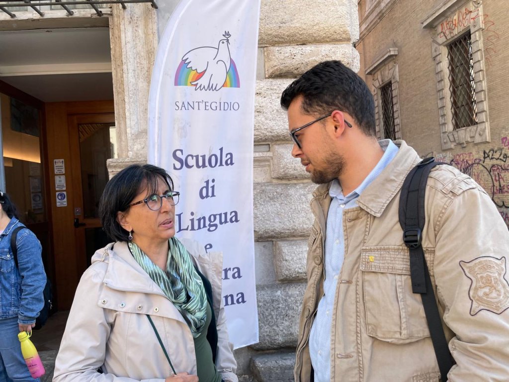 Cecilia Pani from the Sant'Egidio community discusses recent cases with intercultural mediator Hamza | Photo: Dale Gavlak / InfoMigrants