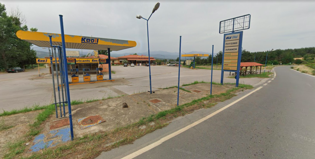 Hotel Hara, in Evzoni, on the Greek side of the border, is, according to the North Macedonian Minister of the Interior, the main gathering place of migrants and smugglers who then guide migrants into North Macedonia | Screenshot: Google Maps