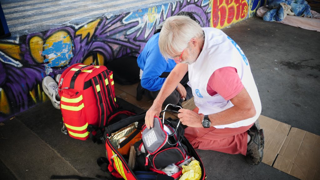 Médecins du Monde’s aid patrol in northern Paris, August 13, 2024 | Photo: Romain Philips