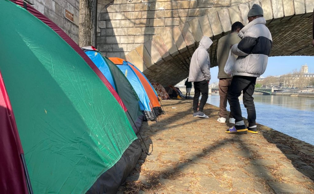 Unaccompanied minors waiting for legal recognition of their age, under tents in Paris, March 27th, 2025 | Photo: InfoMigrants