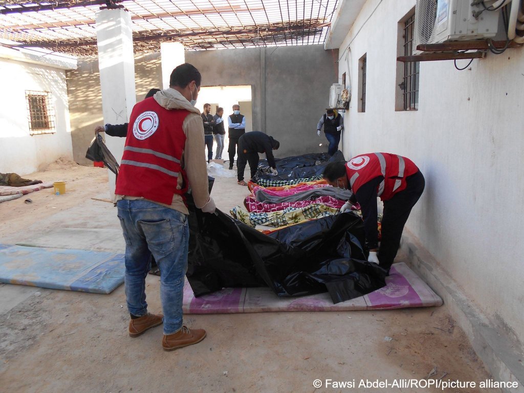 تم العثور على 13 جثة في حاوية شحن في 20 فبراير 2017 في ليبيا. نجا من المأساة 56 شخصاً | الصورة: فوزي عبد العال / روبي / picture alliance