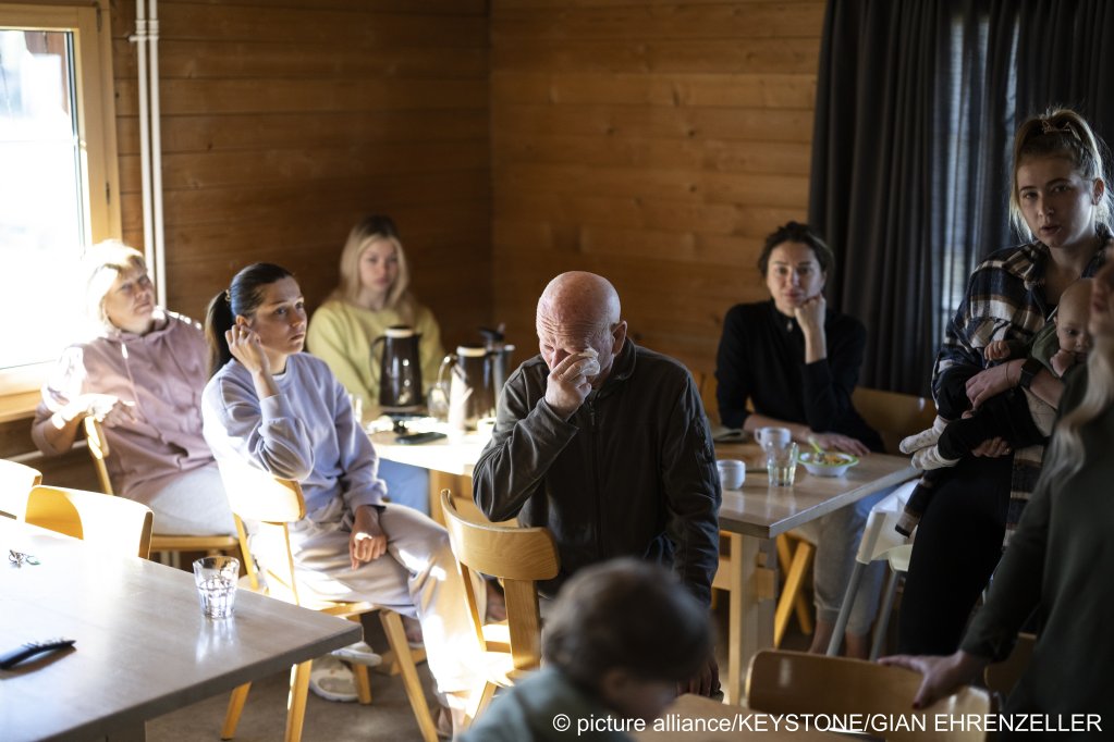 The grandfather of a family from the Ukraine cries as they tell the story of their escape, on March 10, 2022, in Trogen, Switzerland | Photo: picture alliance/KEYSTONE/Gian Ehrenzeller