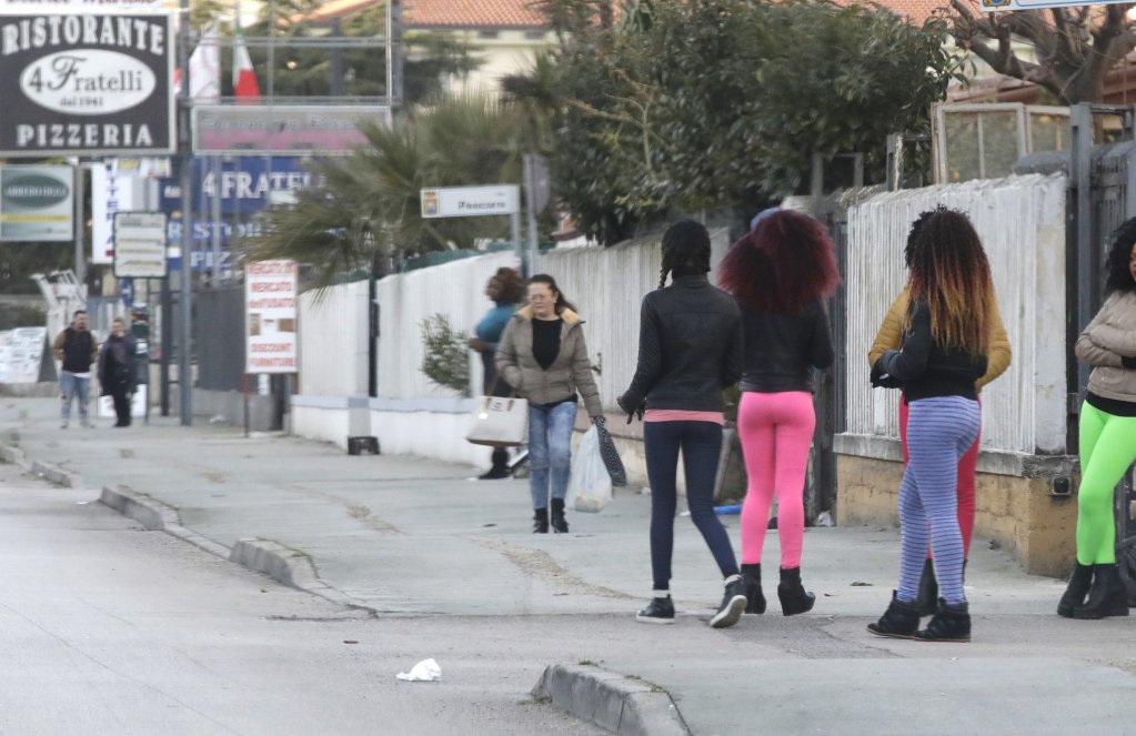 File photo used for illustration: Nigerian women wait on a street in Castel Volturno, near Naples, Italy, where they are engaged in sex work, February 13, 2018 | Photo: Alessandra Tarantino/AP.