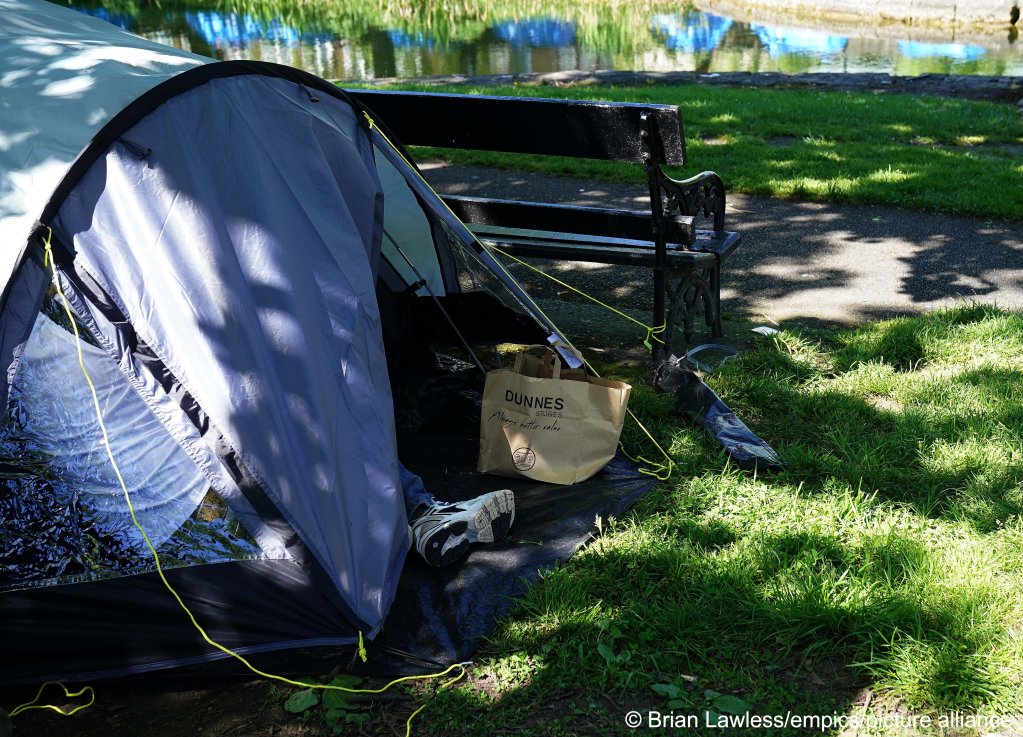 One of 'more than 70' tents that have been pitched along Dublin's Grand Canal | Photo:  Brian Lawless/empics/picture alliance
