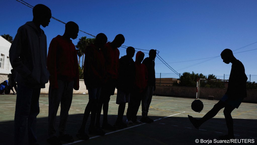 Young migrant minors are seen playing football in Spain | Photo: Borja Suarez / Reuters