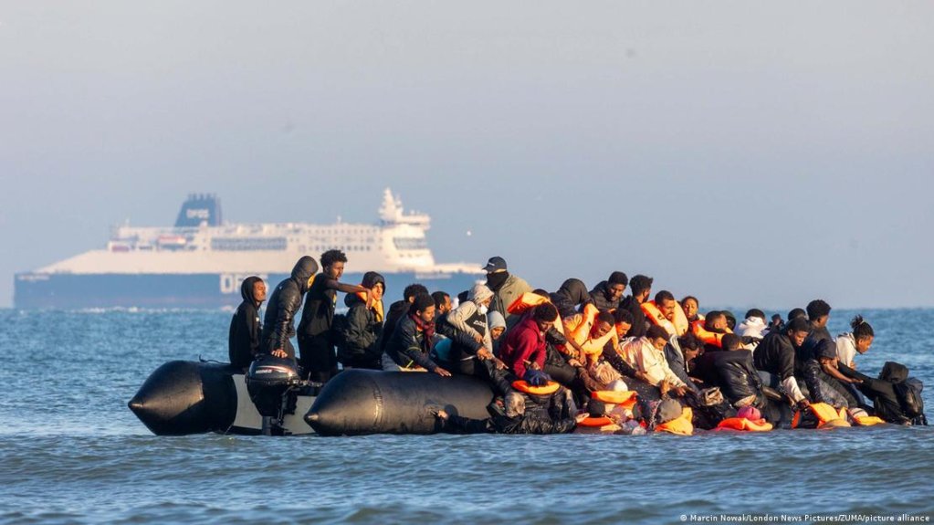 So far this year, about 32,000 people have crossed the English Channel in small boats from France to the UK | Photo: Marcin Nowak/London News Pictures/ZUMA/picture alliance