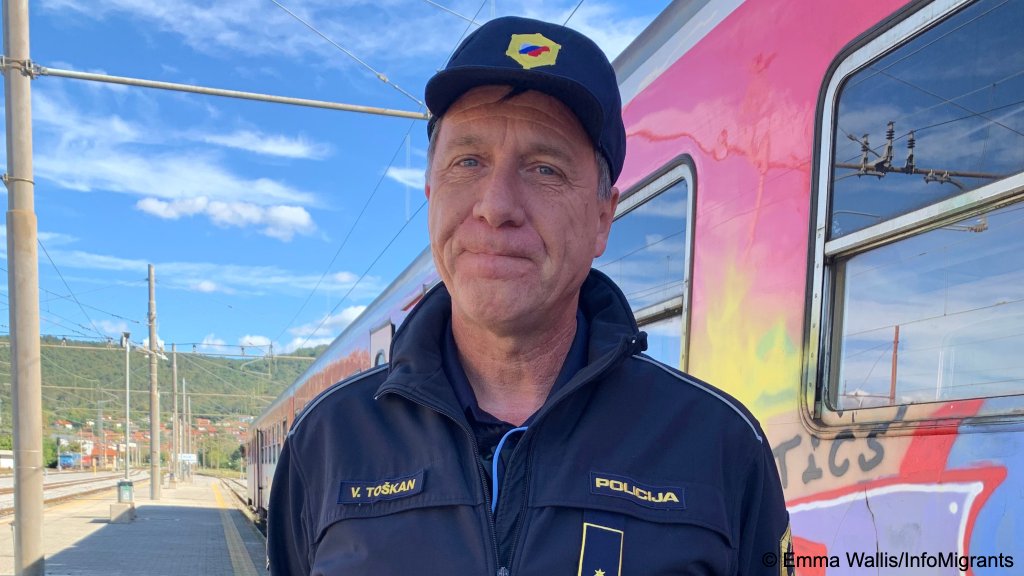 Senior Independent Police Inspector Viljem Toskan, head of the State Border and Aliens Department at Koper Police Directorate talking to InfoMigrants in early October 2025 | Photo: Emma Wallis / InfoMigrants