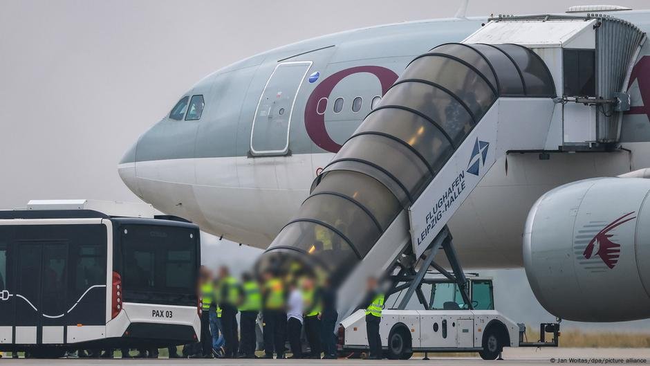 File photo used as illustration: So far, Germany has operated two deportation flights to Afghanistan since the Taliban takeover | Photo: Jan Woitas/dpa/picture alliance