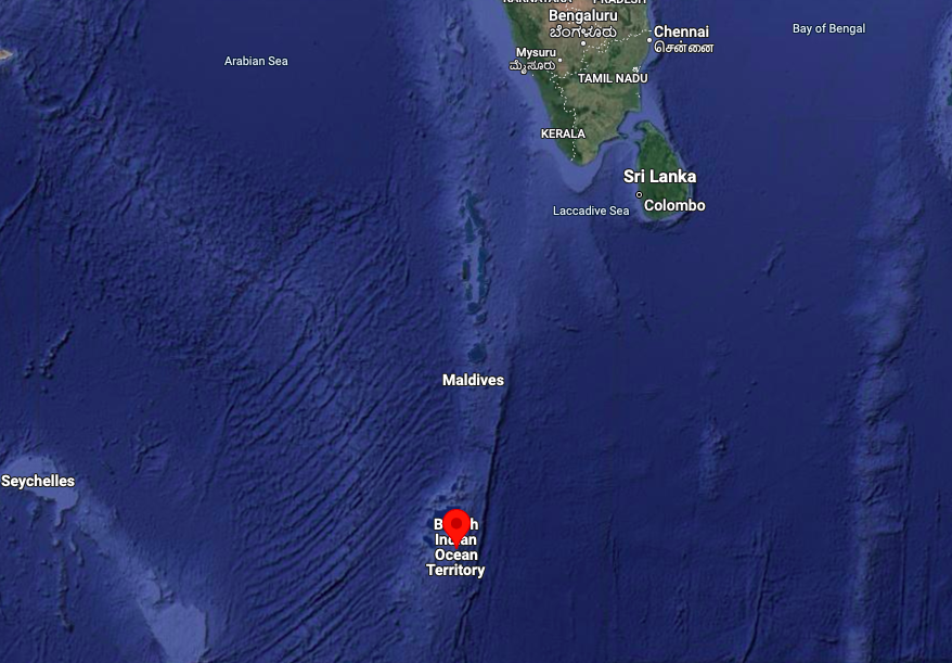 دييجو جارسيا هي أكبر جزيرة في أرخبيل شاغوس ، وتقع في المحيط الهندي على بعد حوالي 1700 كيلومتر جنوب سريلانكا