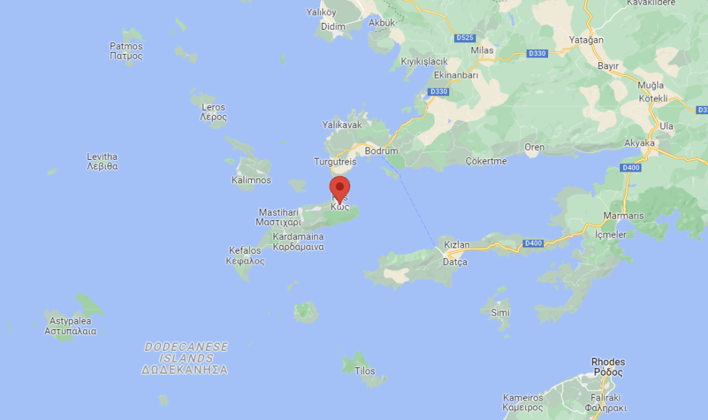 Carte de l'île grecque Kos (marquée en rouge) située à quelques kilomètres de la Turquie | Crédit : Google Maps