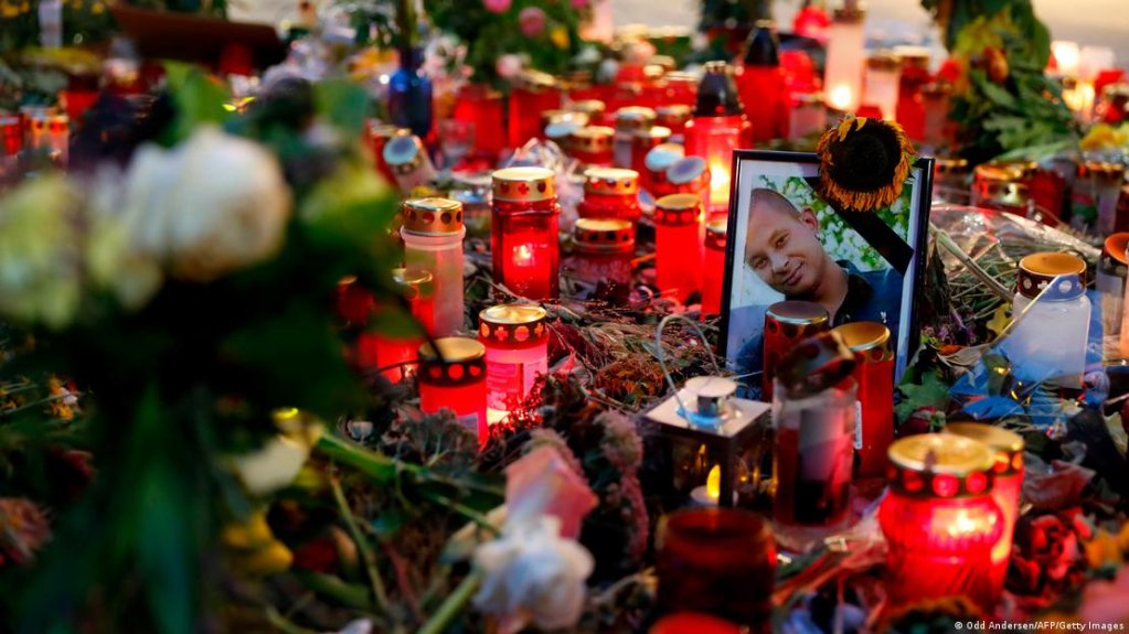 A 2018 memorial to the German man whose death sparked anti-immigrant protests in Chemnitz. | Photo: Odd Andersen/AFP/Getty Images