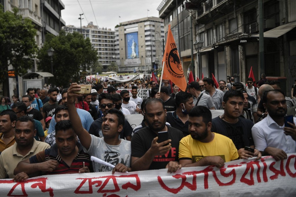File photo used as illustration: There is already a fairly large Bangladeshi community in Greece, here demonstrating for their rights on World Refugee Day in Athens in 2020 | Photo:  Louisa Gouliamaki / AFP