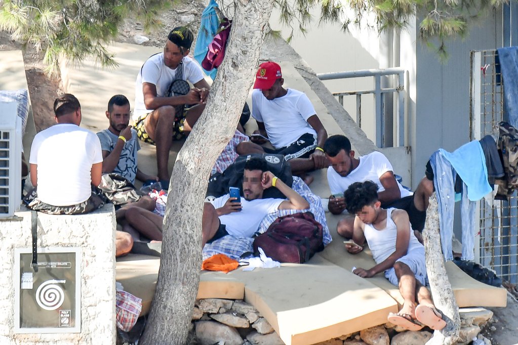 From file: Migrants inside the hotspot of Imbriacola, on the island of Lampedusa | Photo: Alessandro Di Meo / ANSA