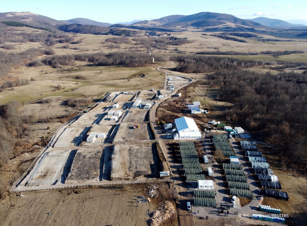 General view of the Lipa migrant camp near Bihac, Bosnia, on February 18, 2021 | Photo: Antonio Bronic/Reuters