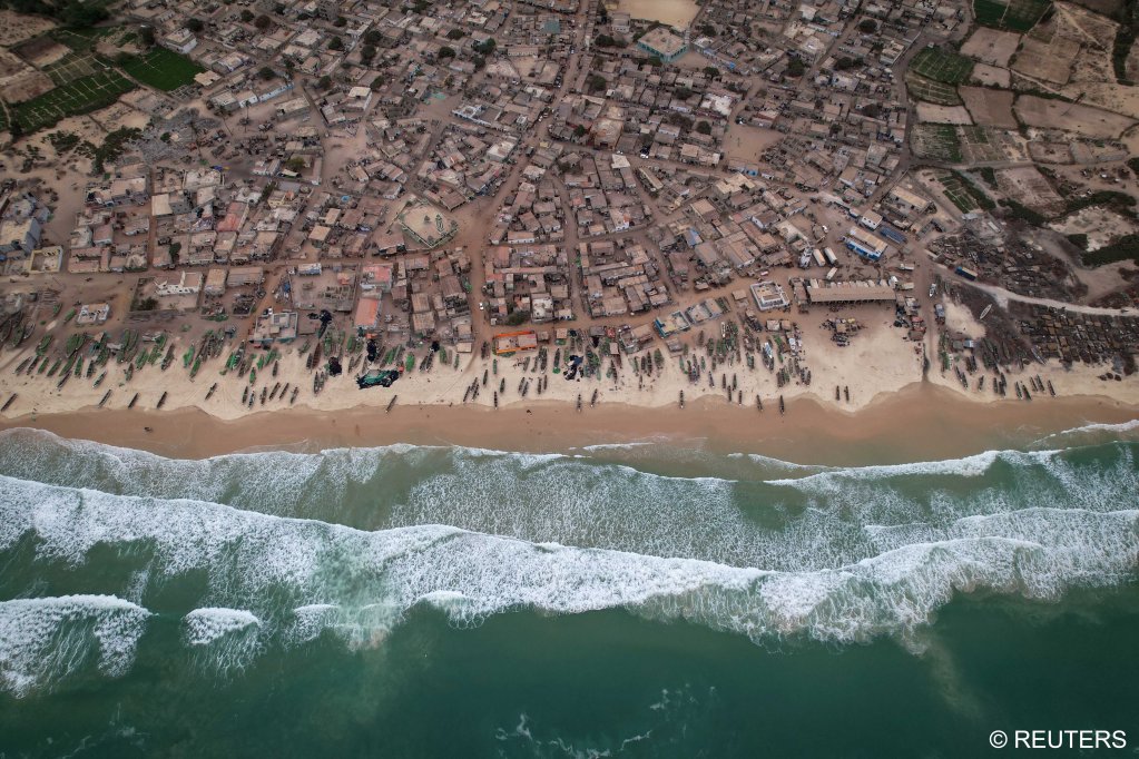 A drone view shows rows of pirogues, on the shore at Fass Boye, Senegal, February 1, 2024 | Photo: REUTERS/Zohra Bensemra 