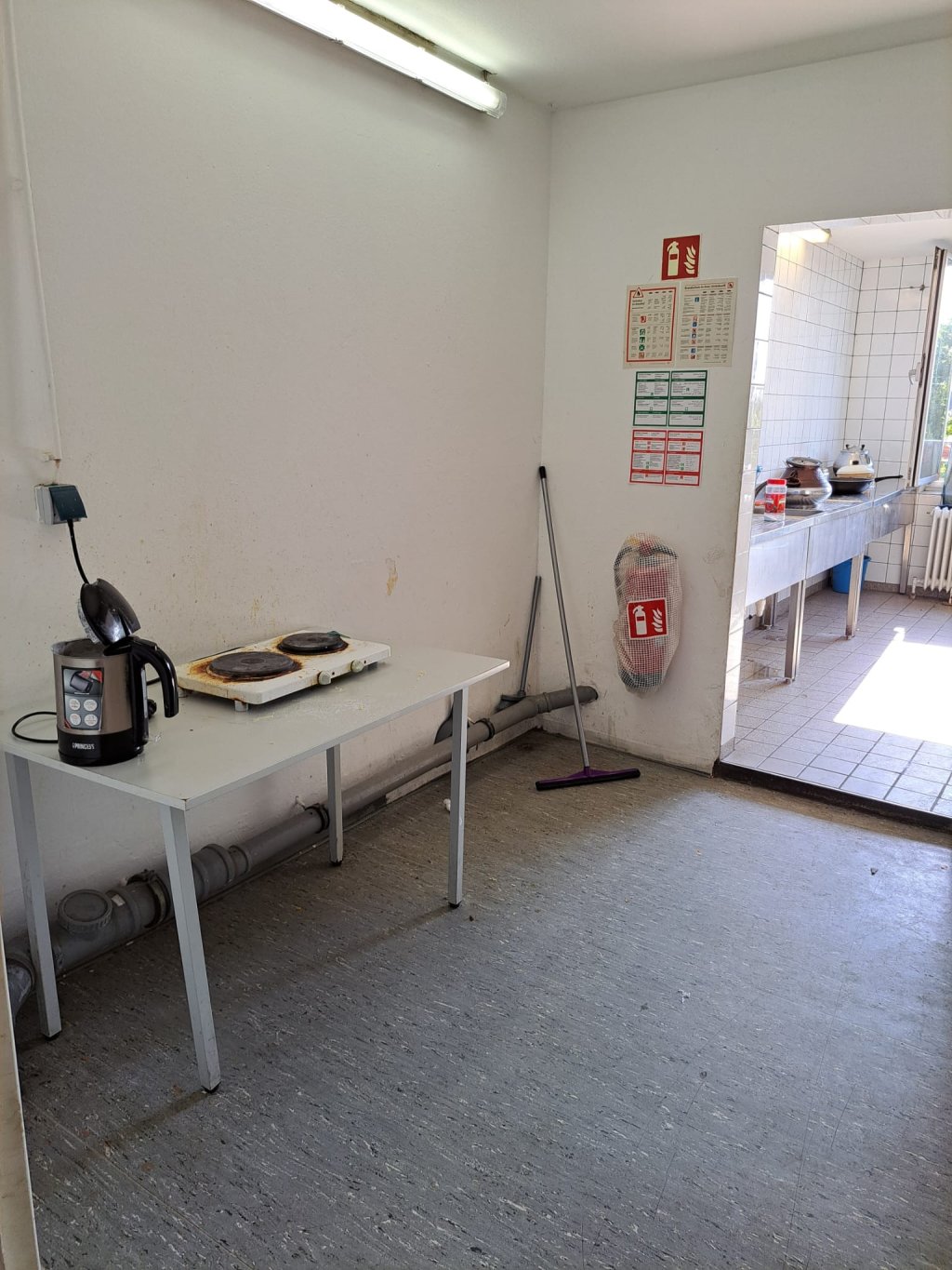 The accommodation center, northeast of Munich, in the Hintermeierstrasse | Photo: Sabawoon Meenanak