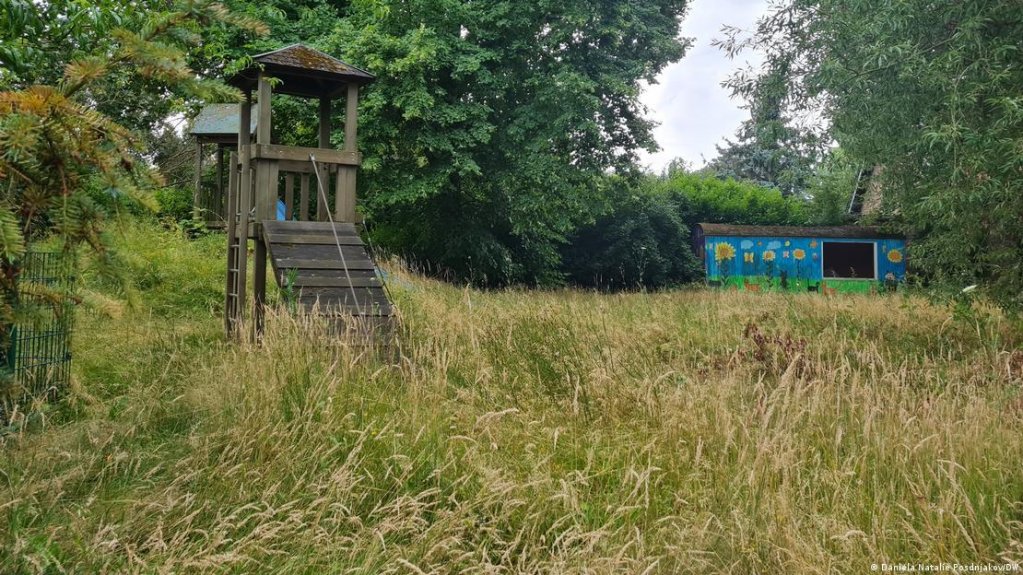 A playground in Keyenberg with few signs of recent visitors | Photo: Daniela Natalie Posdnjakov/DW