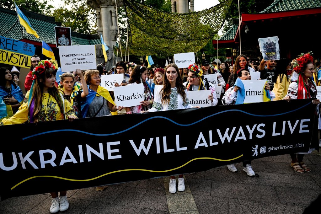 From file: People attend a 'Freedom March' demonstration to mark Ukraine's Independence Day in Berlin, Germany, on 24 August 2022 | Photo: Filip Singer/Archive/EPA