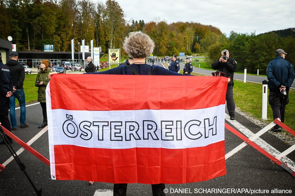 A 'community information and protest march against tents for asylum seekers in Thalham' on October 26, 2022 in St. Georgen Im Attergau, Austria | APA/Daniel Scharinger/picture alliance