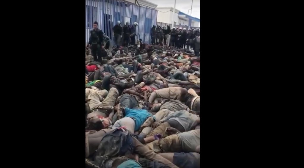 Amoncellement de corps de migrants à la frontière avec Melilla, côté marocain, le 24 juin 2022. Crédit : capture d'écran images amateur
