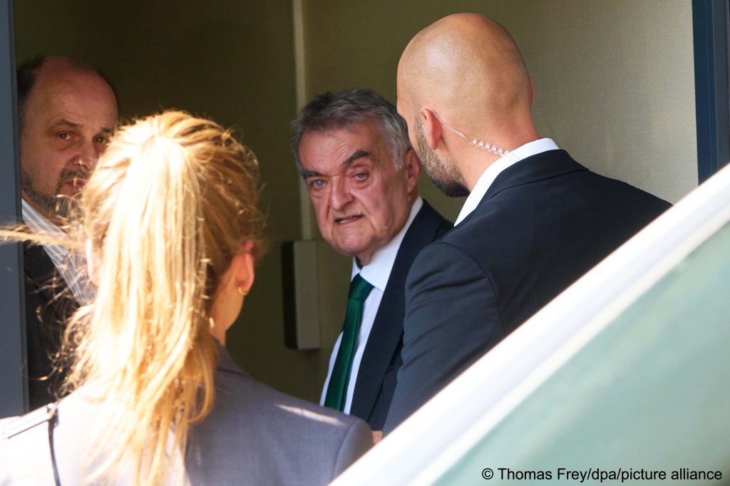 Herbert Reul (second from right) visiting police headquarters the day after the knife attack near Siegen on August 30, 2024 | Photo: Thomas Frey / picture alliance