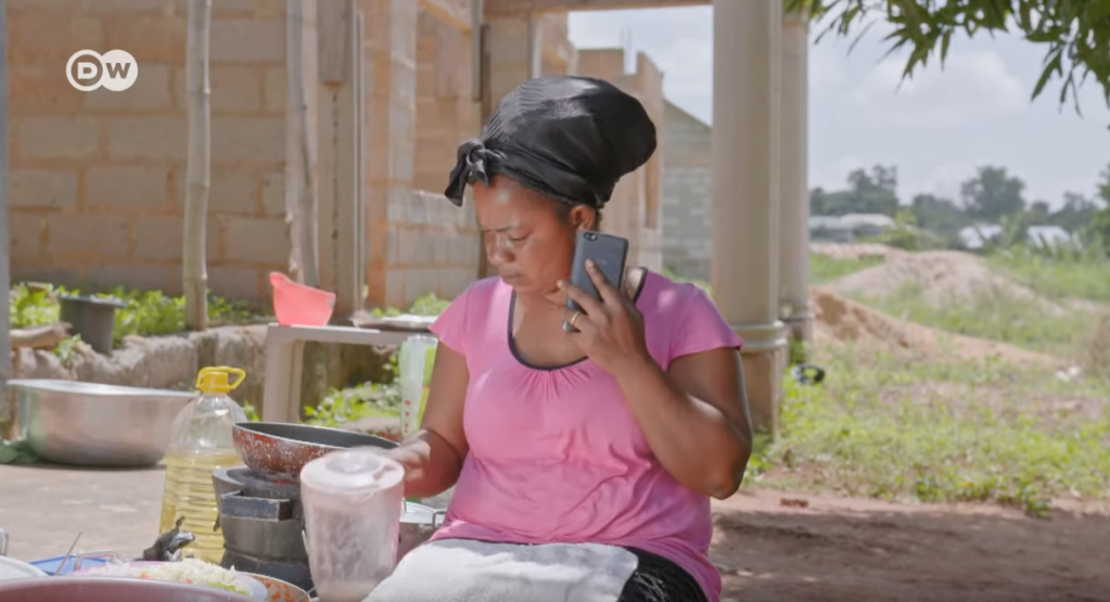 Benedicta Afrifa is a tomato farmer. Her husband too migrated to work in Italy to make ends meet. They speak every day | Photo: Screenshot DW documentary Tomatoes and Greed