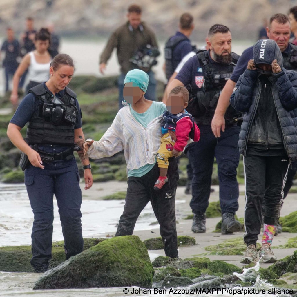 Migrants attempt to leave France to travel to Britain by small boat in September 2023 | Photo: Johan Ben Azzouz / La Voix du Nord / picture alliance