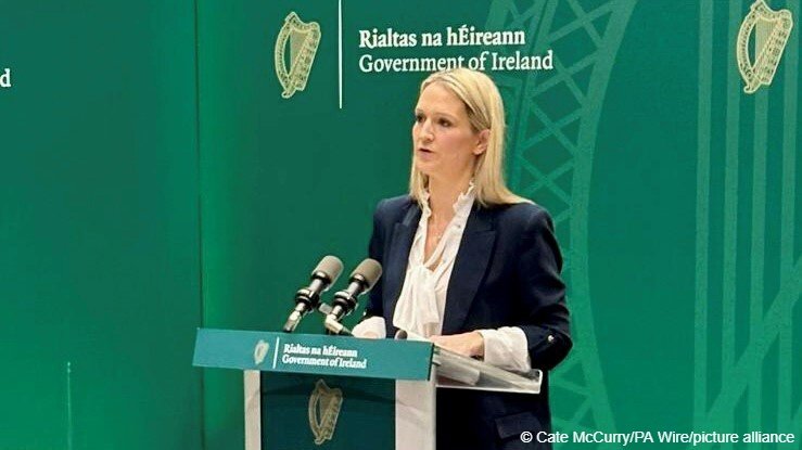 Irish Justice Minister Helen McEntee announced that Ireland would opt in to the EU Migration Pact | Photo: Cate McCurry/PA Wire/ picture alliance