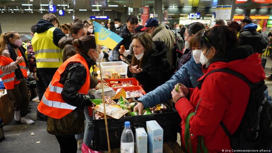 Ukrainian women and children began arriving in Berlin just after the war began | Photo: Jörg Carstensen/picture-alliance