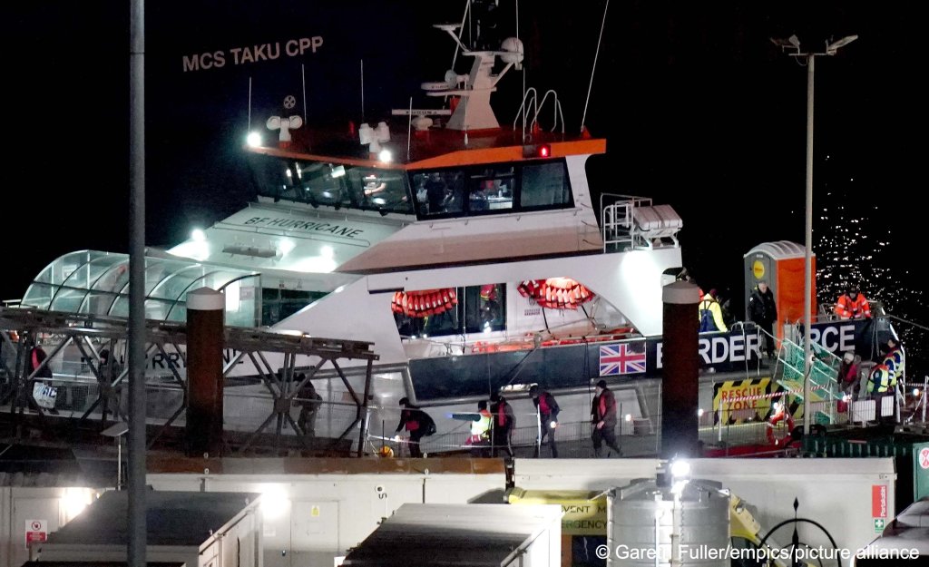 Migrants disembark in Dover on Sunday, January 14 | Photo: Gareth Fuller /picture alliance / empics