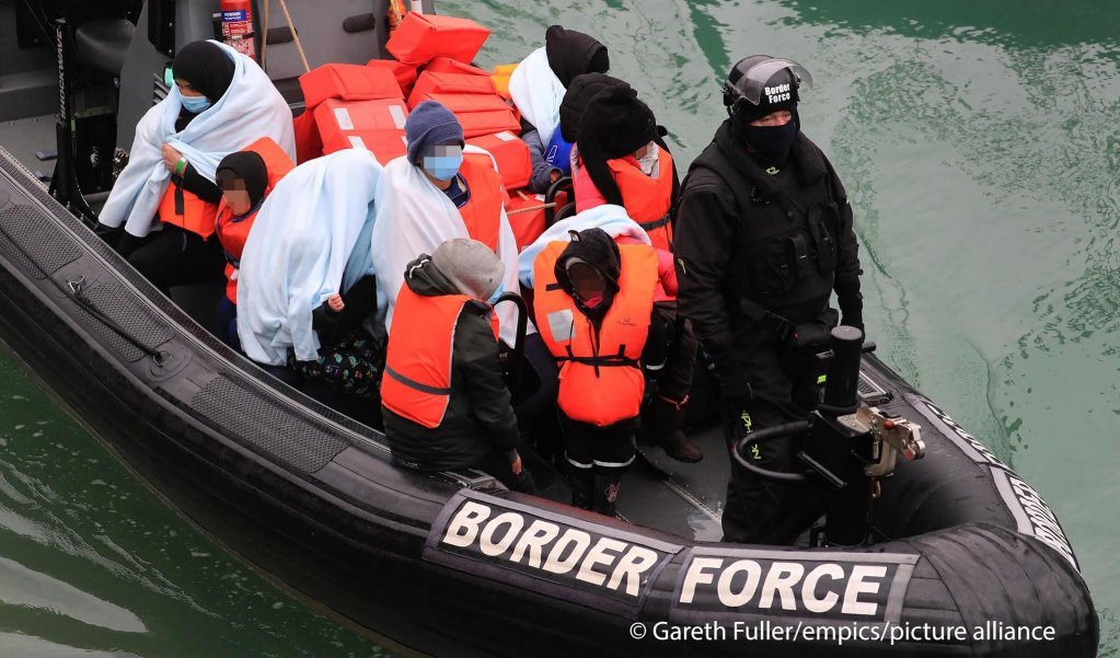 آرشیف: نیروهای بریتانیا گروهی از مهاجران را در کانال مانش نجات داده اند/ عکس از Picture alliance