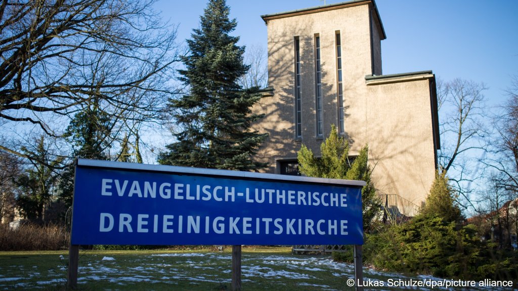 A man staying at this church in the Steglitz district of Berlin was picked up by the police and deported just days shy of having his asylum case transferred back to authorities in Germany | Photo: Lukas Schulze/dpa/picture-alliance