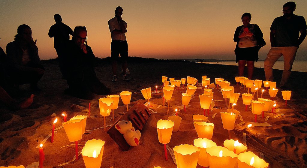 File photo: A commemoration on the beach at Steccato di Cutro for the victims of the shipwreck that occurred on February 26, 2023, claiming the lives of at least 94 migrants | Photo: Giuseppe Pipita / ANSA
