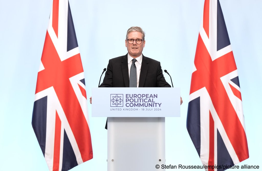File photo: The British Prime Minister will call on other European leaders to work together to crack down on 'vile' people smuggling gangs across the continent | Photo: Stefan Rousseau/PA Wire / picture alliance