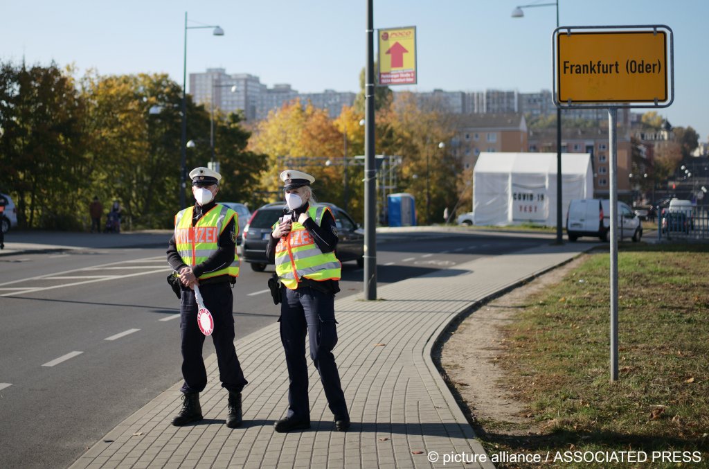 From file: German police patrol the border near Poland as increasing numbers of migrants try and cross into Germany via Belarus and Poland | Photo: picture alliance / associated press