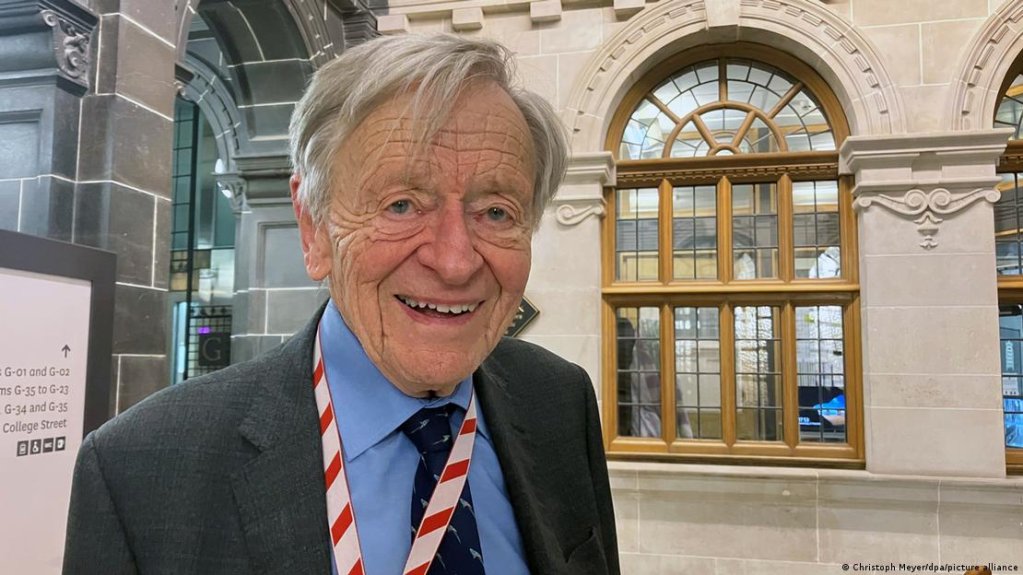 Lord Alfred Dubs was a refugee himself as a child during World War II | Photo: Christoph Meyer/dpa/picture alliance