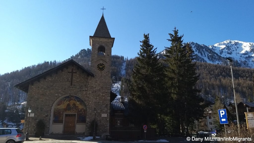 The church and many locals feel that turning away from the human stories passing their doors would be 'unacceptable' | Photo: Dany Mitzman / InfoMigrants