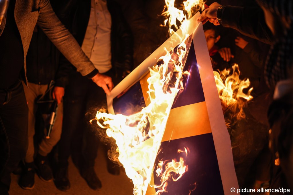 File photo used as illustration: Relations between Sweden and the Arab World have not always been easy, here some people protest the burning of a Quran in Stockholm as part of a protest in 2023, but Sweden says if it provides development aid, it wants a return on its money and more cooperation over returns | Photo: Anas Aklharboutli / picture alliance / dpa