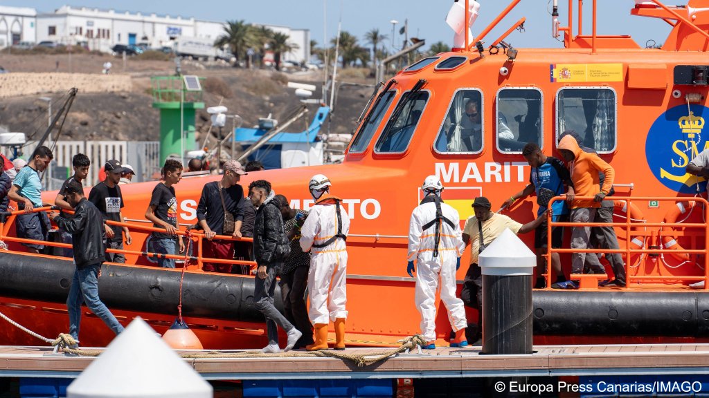 File photo: Migrants arriving at the port of Arrecife on Lanzarote, the stowaways were initially housed in a tent for 72 hours, before being brought before a judge, and released | Photo: Europa Press Canarias/IMAGO