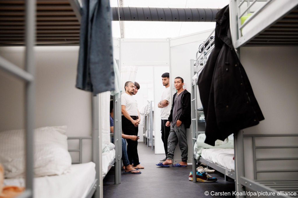 File photo: Asylum seekers from Syria, Iraq and Afghanistan standing in their sleeping quarters at the Tegel container shelter in Berlin, May 2024 | Photo: picture alliance