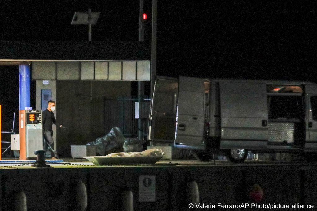 The President of the Calabria region described news of the shipwreck like 'a punch in the stomach' and said it would remind people of the tragedy off Cutro just over a year ago in which even more migrants died | Photo: Valeria Ferraro / picture alliance / ASSOCIATED PRESS