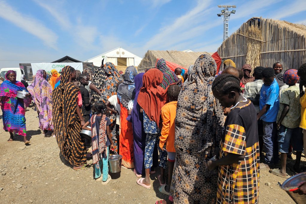 Displaced Sudanese wait to receive humanitarian aid at the Abu al-Naga displacement camp in the Gedaref State, some 420km east of the capital Khartoum on February 6, 2026 | Photo: STR/ AFP 