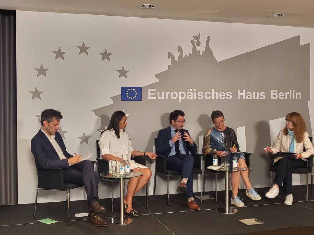 EU's Margrethe Vestager (second from right) at a panel discussion with SWP's David Kipp, La Famiglia VC's Judith Dada, and OECD's Thomas Liebig, Berlin, June 30, 2023 | Photo: Benjamin Bathke/InfoMigrants