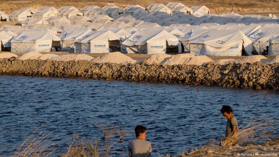 Weeks after the camp was set up, there is still no running water or washing facilities| Photo: Marianna Karakoulaki